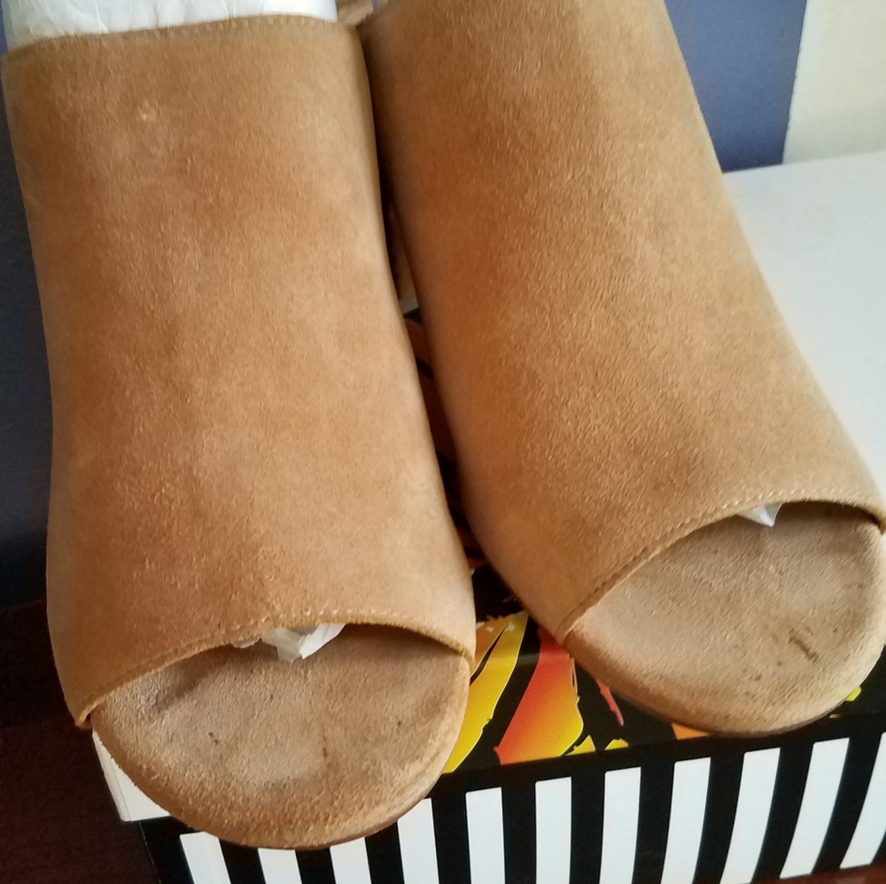 Mules - Picture 6 of 7